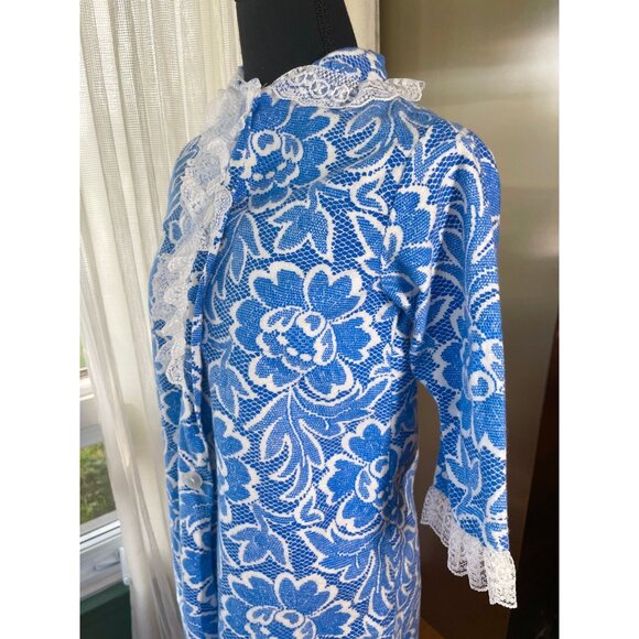 Vintage 1950s peignoir, short blue floral 3/4 sleeves robe, Dream-A-Way - Picture 2 of 9